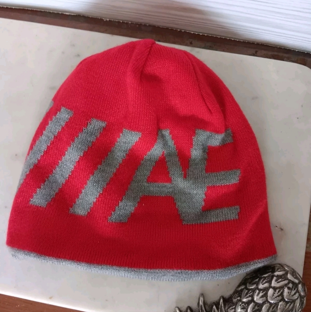American Eagle Outfitters Logo Knit Beanie Hat Ski Cap Red Unisex REVERSIBLE